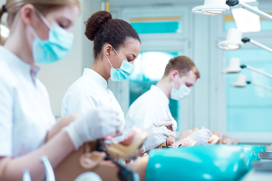 A Professional Implant Dentist Can Always Keep High Success Ratio
