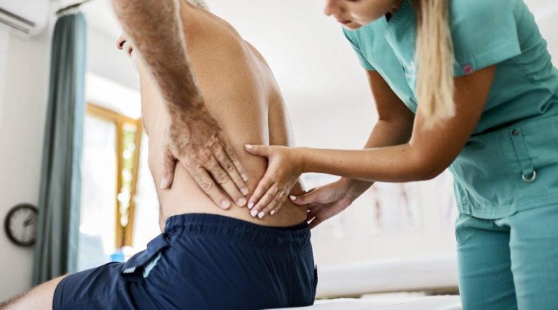 Why Seeing A Back Specialist Early Can Make A Difference