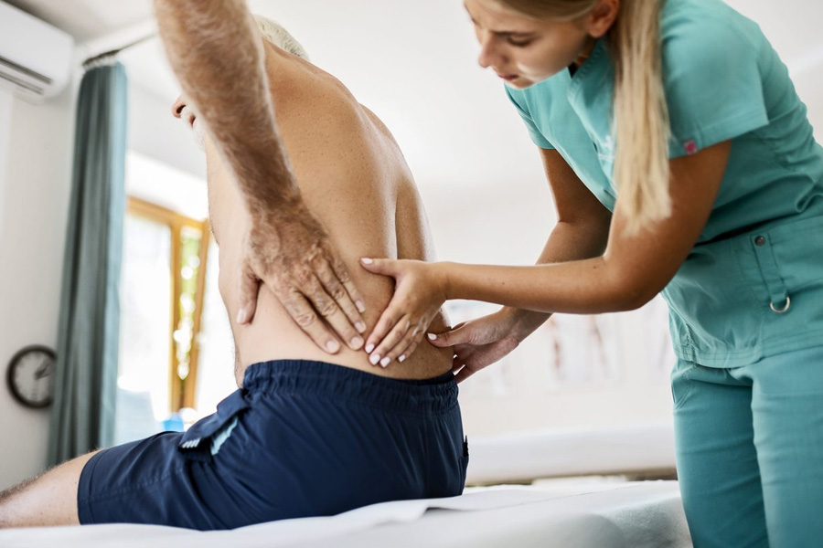 Why Seeing A Back Specialist Early Can Make A Difference